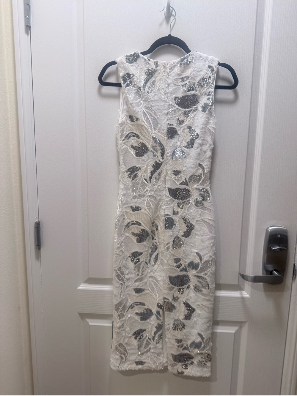 Helsi Alex Floral Sequin Cocktail Sheath Dress in white/platinum Size XS NWT - Picture 3 of 5